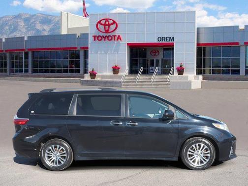 2018 Toyota Sienna XLE