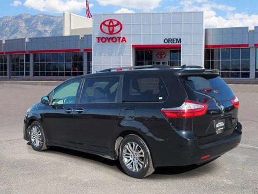 2018 Toyota Sienna XLE