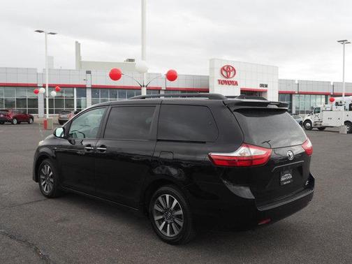 2018 Toyota Sienna XLE