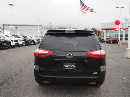 2018 Toyota Sienna XLE