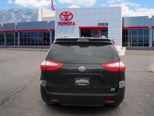 2018 Toyota Sienna XLE