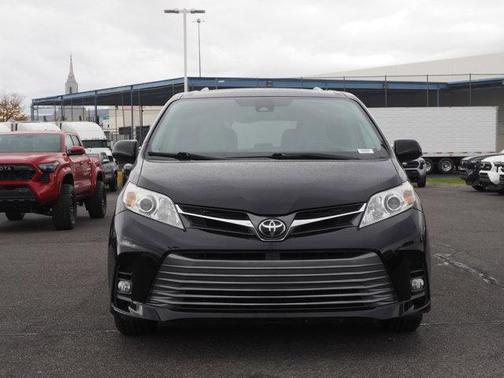2018 Toyota Sienna XLE