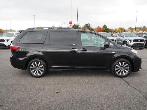 2018 Toyota Sienna XLE