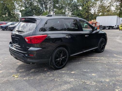 2018 Nissan Pathfinder SL