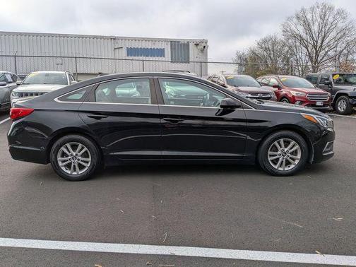 2017 Hyundai SONATA SE