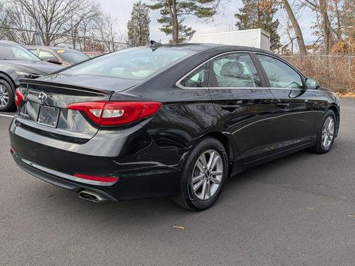 2017 Hyundai SONATA SE