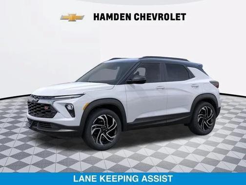 Iridescent Pearl Tricoat 2026 Chevrolet Trailblazer RS