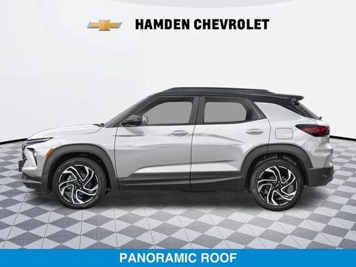 Iridescent Pearl Tricoat 2026 Chevrolet Trailblazer RS