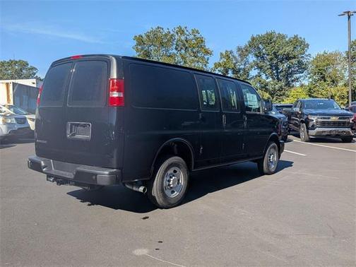 2025 Chevrolet Express 2500 RWD 2500 Regular Wheelbase WT