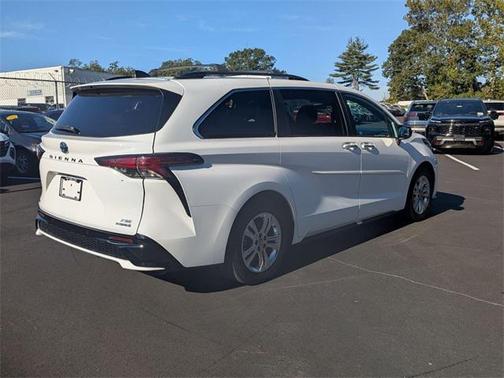 2022 Toyota Sienna XSE 7 Passenger