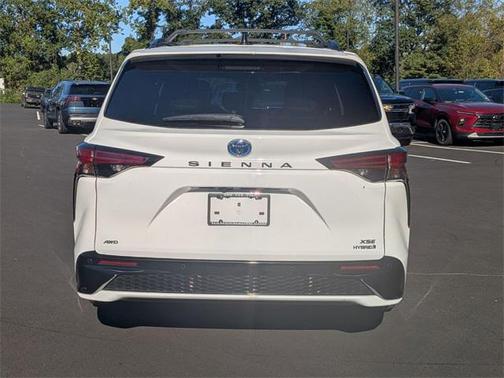 2022 Toyota Sienna XSE 7 Passenger