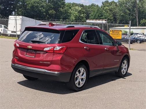 Photo 4 of 31 of 2019 Chevrolet Equinox Premier w/1LZ