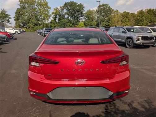 2019 Hyundai ELANTRA SE