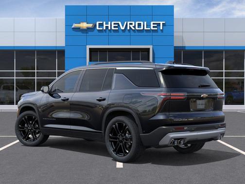 Mosaic Black Metallic 2027 Chevrolet Traverse LT