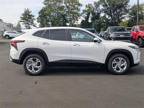 2025 Chevrolet Trax LS