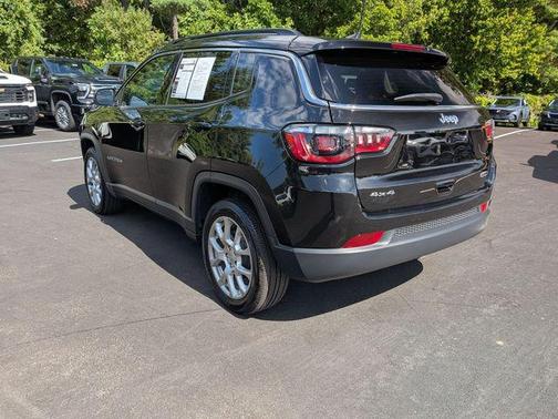 2022 Jeep Compass Latitude Lux