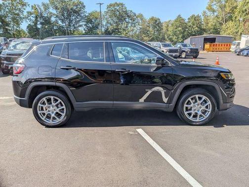2022 Jeep Compass Latitude Lux