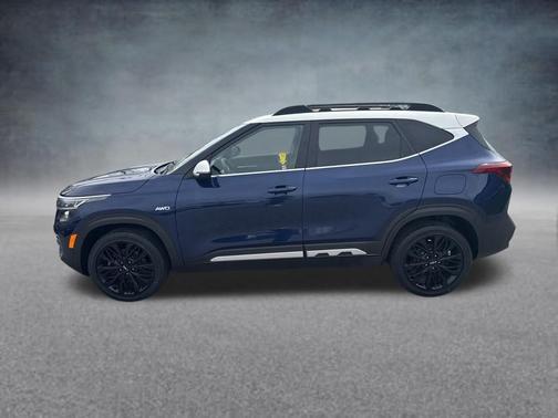 Cherry Black 2022 Kia Seltos Nightfall