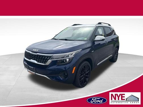 Cherry Black 2022 Kia Seltos Nightfall