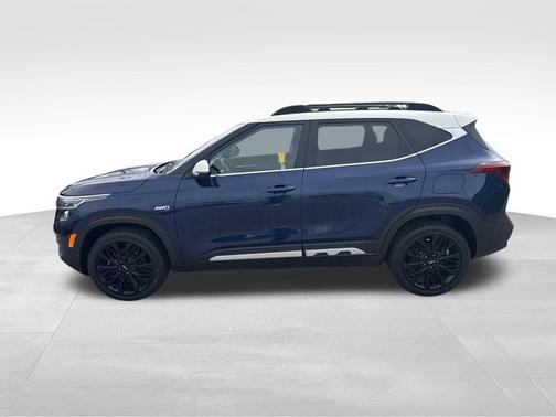 Cherry Black 2022 Kia Seltos Nightfall
