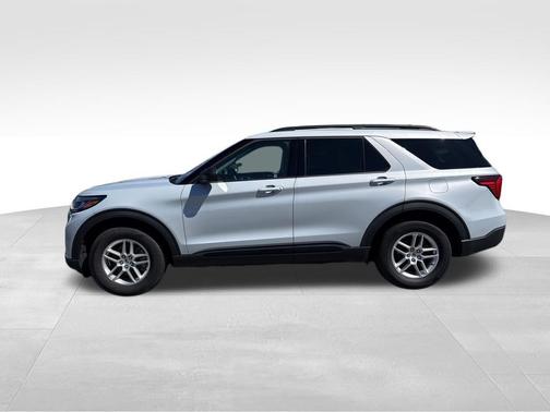 White Metallic 2026 Ford Explorer Active