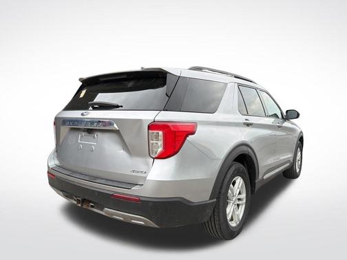 Silver Metallic 2021 Ford Explorer XLT