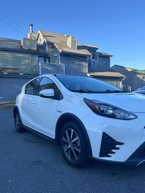 2018 Toyota Prius c Four