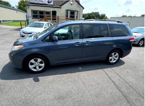2013 Toyota Sienna LE