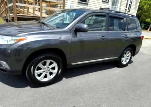 2013 Toyota Highlander SE