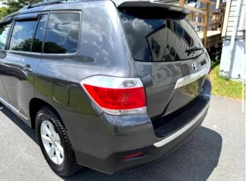 2013 Toyota Highlander SE