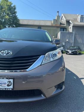 2012 Toyota Sienna LE