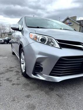 2018 Toyota Sienna LE