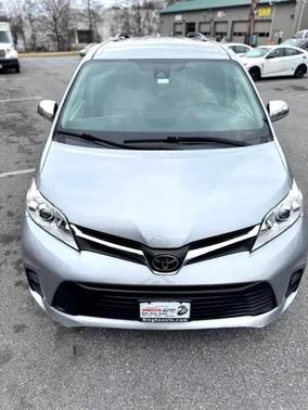 2018 Toyota Sienna LE