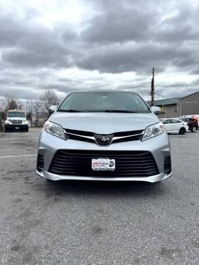 2018 Toyota Sienna LE