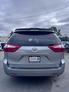 2018 Toyota Sienna LE