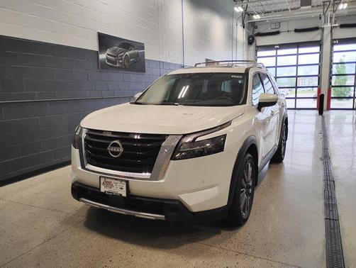 2025 Nissan Pathfinder SL 4WD
