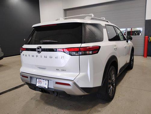 2025 Nissan Pathfinder SL 4WD