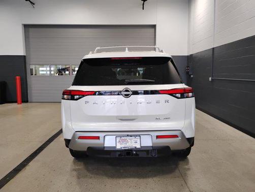 2025 Nissan Pathfinder SL 4WD
