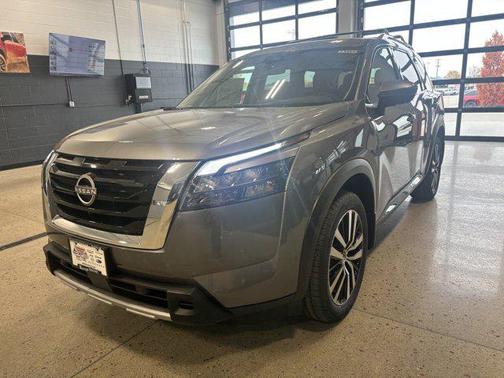 2025 Nissan Pathfinder Platinum 4WD