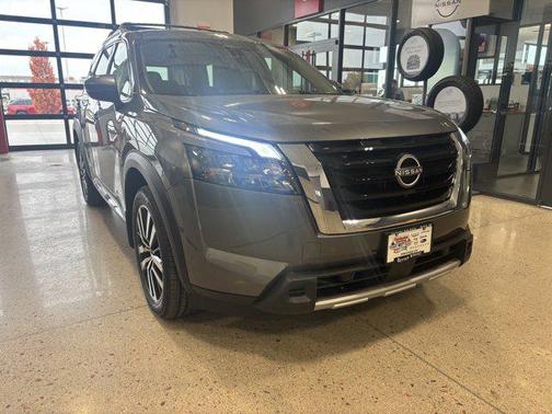 2025 Nissan Pathfinder Platinum 4WD