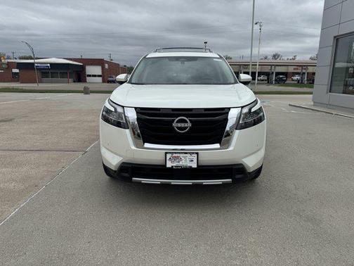 2024 Nissan Pathfinder Platinum 4WD