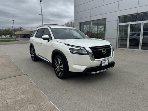 2024 Nissan Pathfinder Platinum 4WD