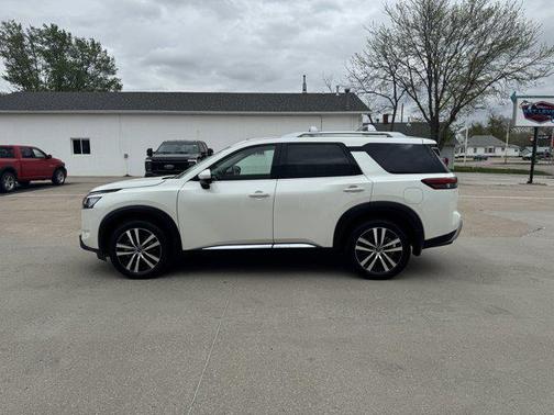2024 Nissan Pathfinder Platinum 4WD