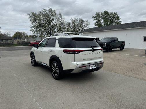 2024 Nissan Pathfinder Platinum 4WD