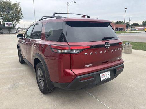2022 Nissan Pathfinder SV 4WD