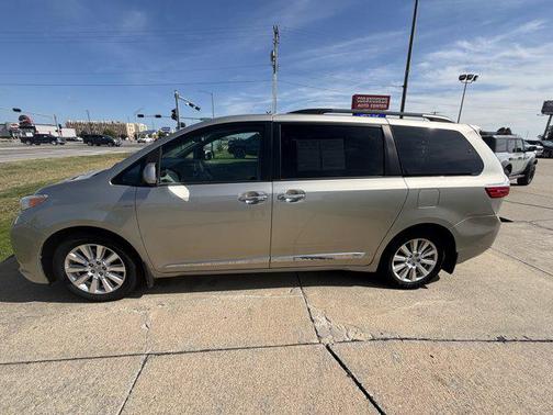 2017 Toyota Sienna XLE Premium