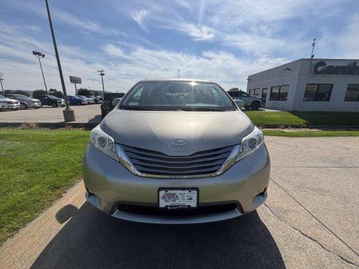 2017 Toyota Sienna XLE Premium