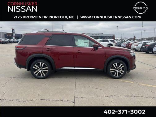 2025 Nissan Pathfinder Platinum 4WD