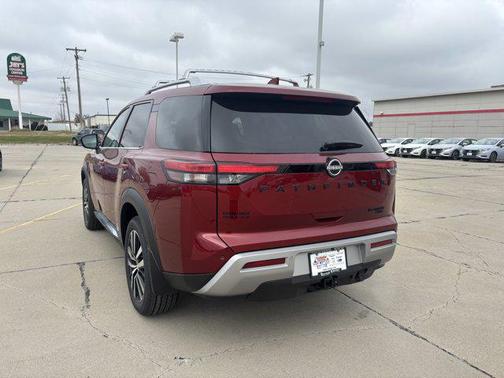 2025 Nissan Pathfinder Platinum 4WD