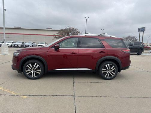 2025 Nissan Pathfinder Platinum 4WD